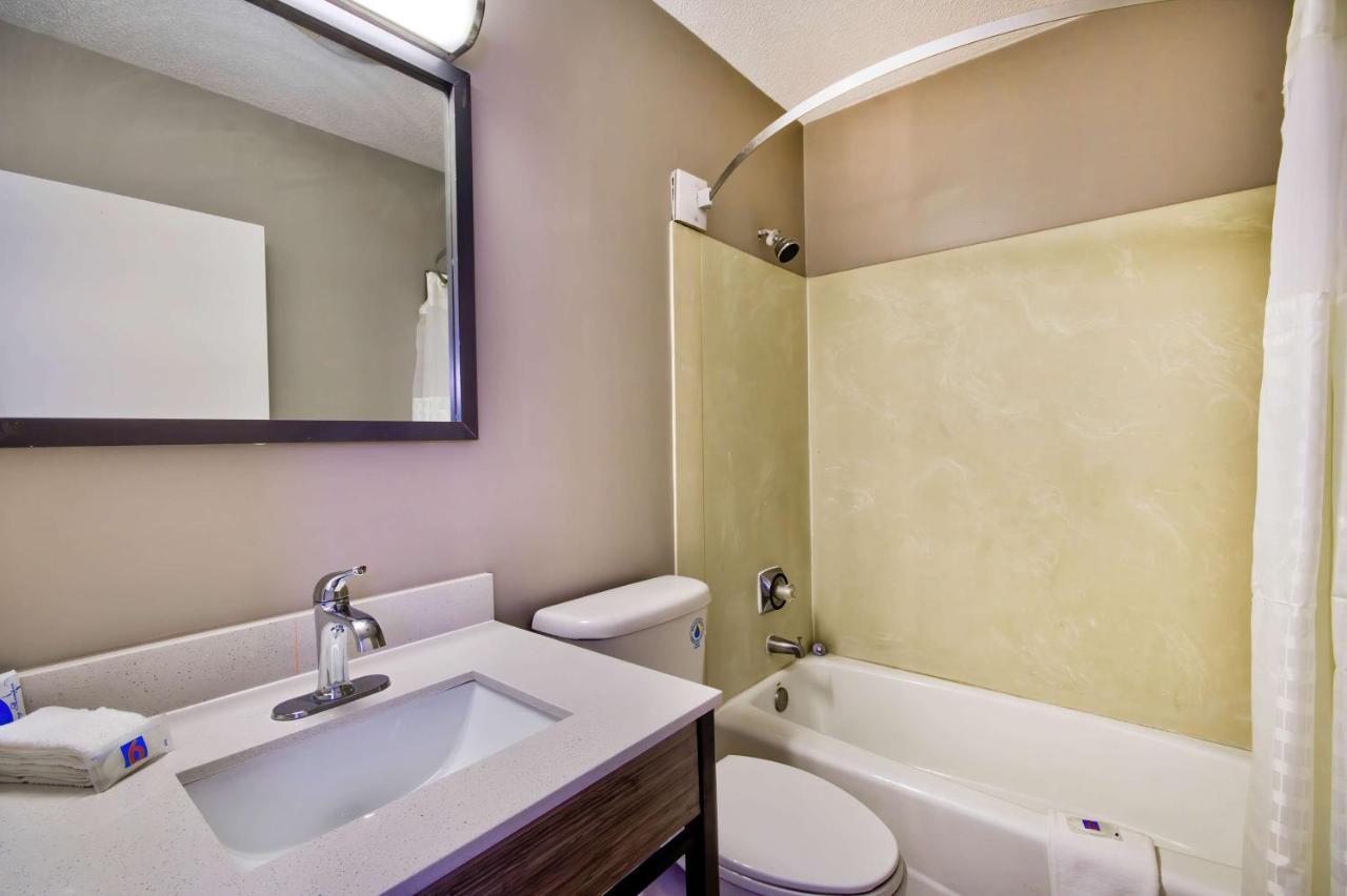 Motel 6 Jeffersonville, In ภายนอก รูปภาพ