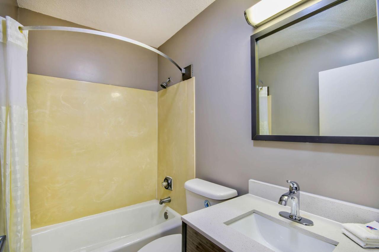 Motel 6 Jeffersonville, In ภายนอก รูปภาพ