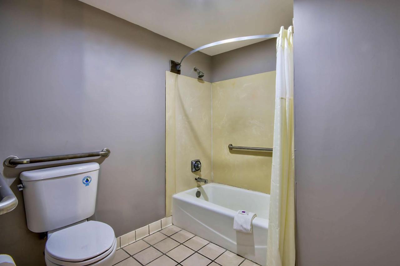 Motel 6 Jeffersonville, In ภายนอก รูปภาพ